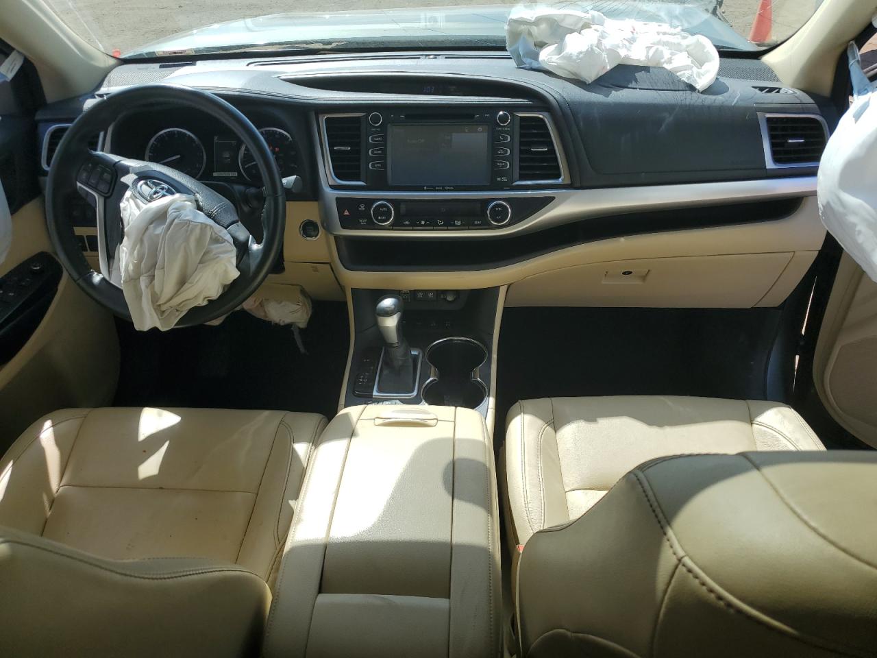 5TDJZRFH0JS900357 2018 Toyota Highlander Se