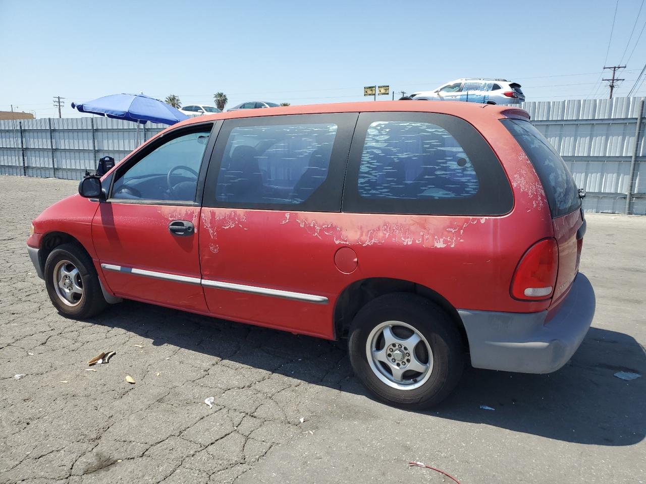 2B4FP25B3YR508974 2000 Dodge Caravan