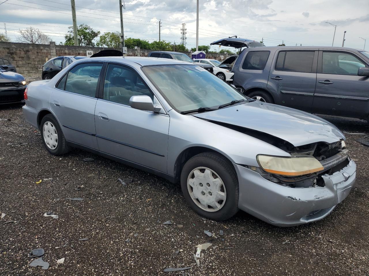 1HGCG5640YA101885 2000 Honda Accord Lx