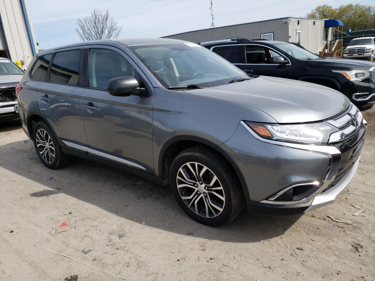 JA4AZ2A31HZ000640 2017 Mitsubishi Outlander Es