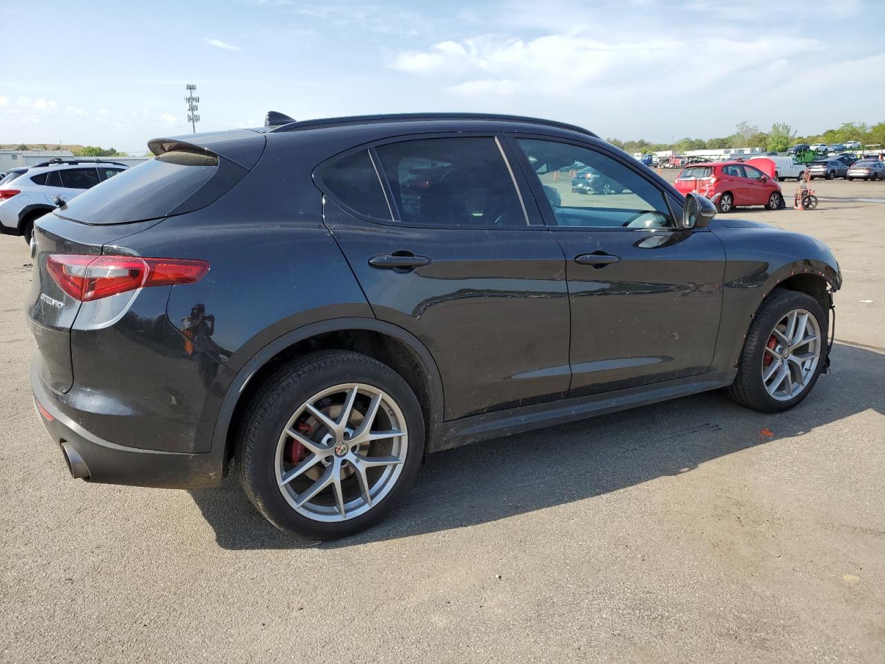 ZASFAKNN5J7C22038 2018 Alfa Romeo Stelvio Ti Sport