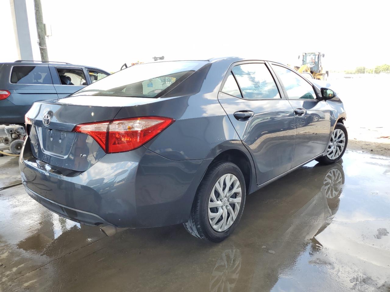 2018 Toyota Corolla L vin: 5YFBURHE4JP847564