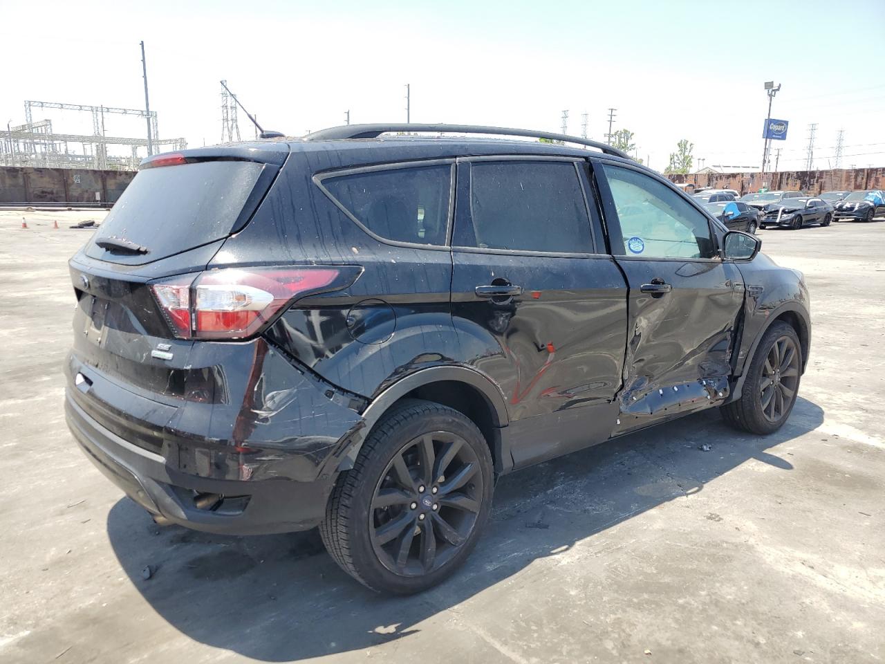 1FMCU0GD0JUD21875 2018 Ford Escape Se