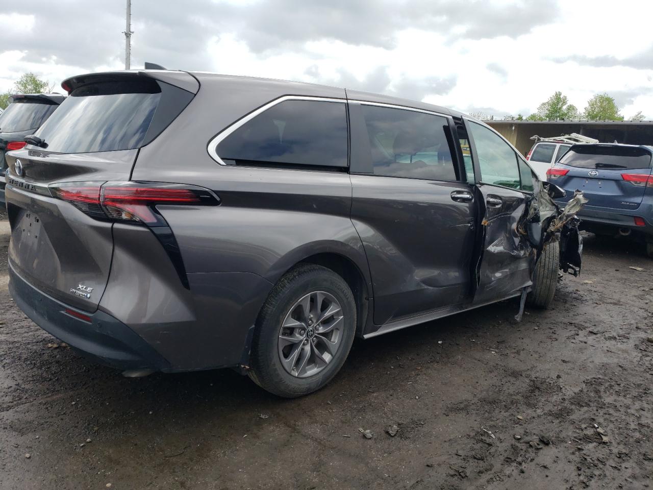 5TDYRKEC2NS129773 2022 Toyota Sienna Xle