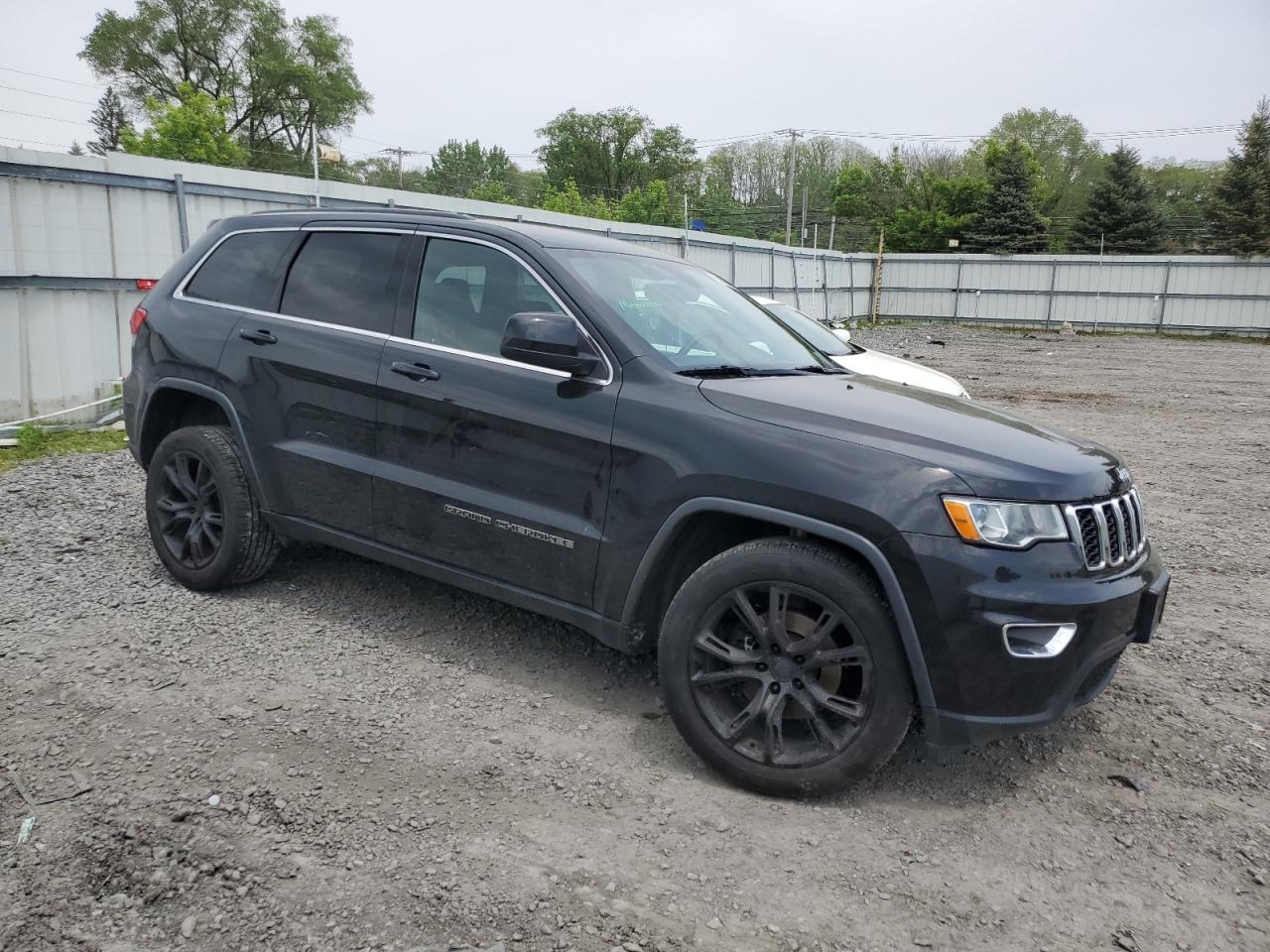 1C4RJFAGXHC842910 2017 Jeep Grand Cherokee Laredo