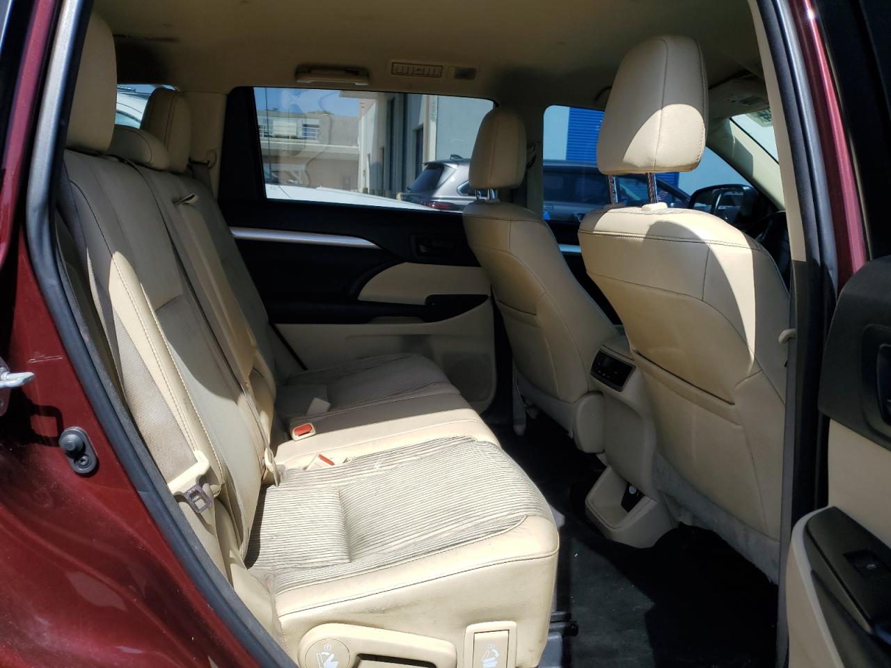 5TDZKRFH3FS055440 2015 Toyota Highlander Le