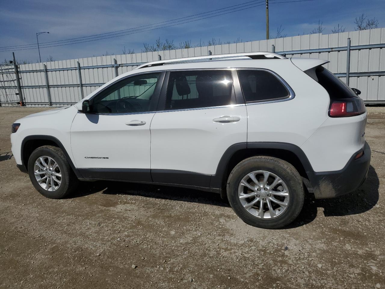 1C4PJMCB2KD279768 2019 Jeep Cherokee Latitude