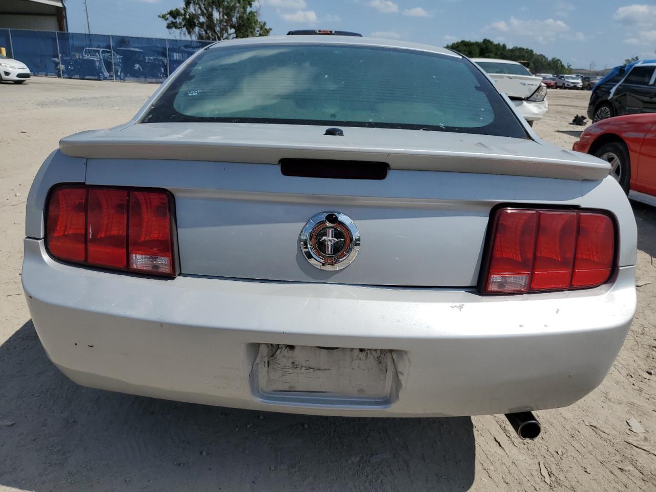 1ZVFT80N575259377 2007 Ford Mustang