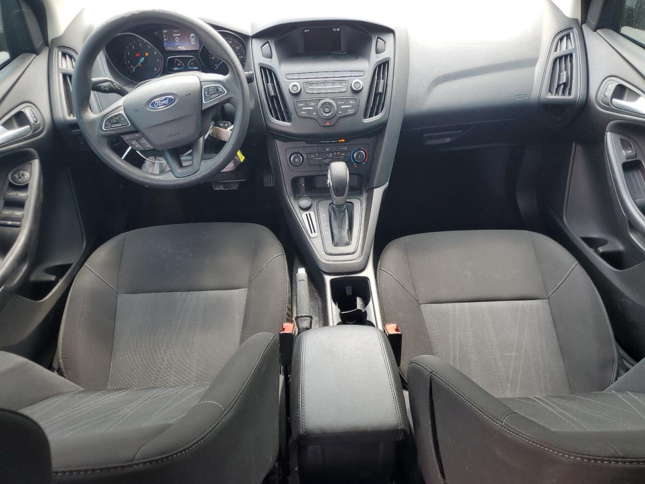 1FADP3F22JL256153 2018 Ford Focus Se