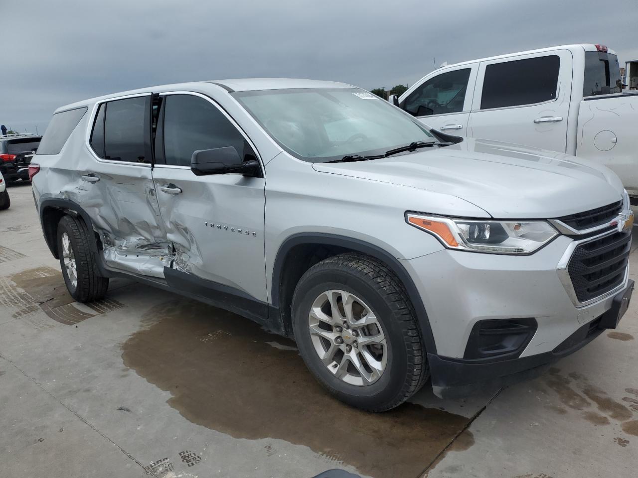 1GNERFKW7JJ145443 2018 Chevrolet Traverse Ls