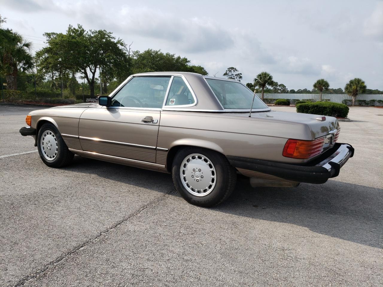 WDBBA48D1JA078527 1988 Mercedes-Benz 560 Sl