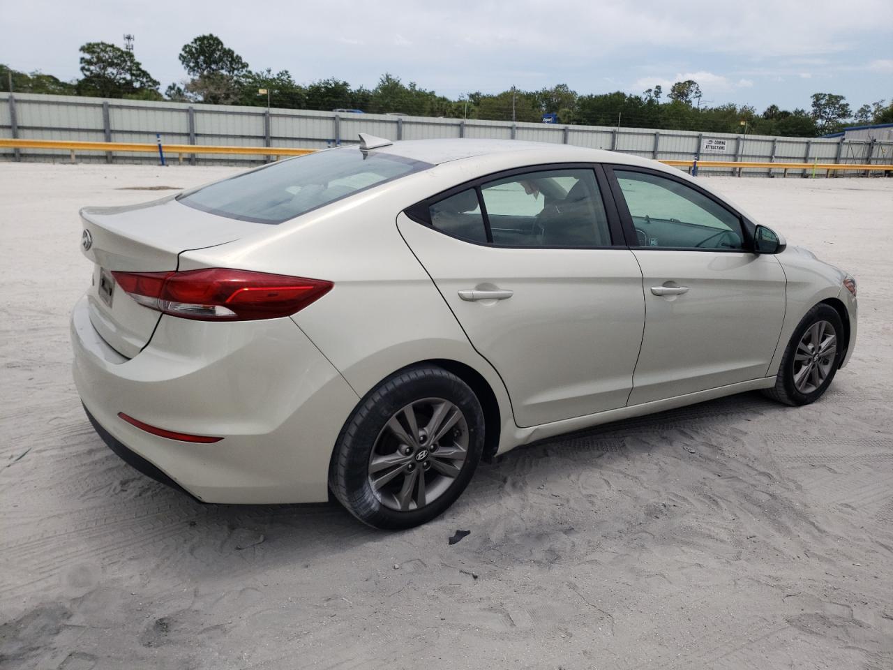 5NPD84LF6HH118442 2017 Hyundai Elantra Se