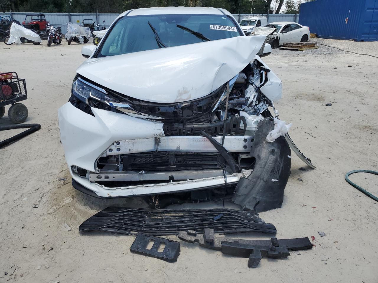 5TDKRKEC8NS100946 2022 Toyota Sienna Le