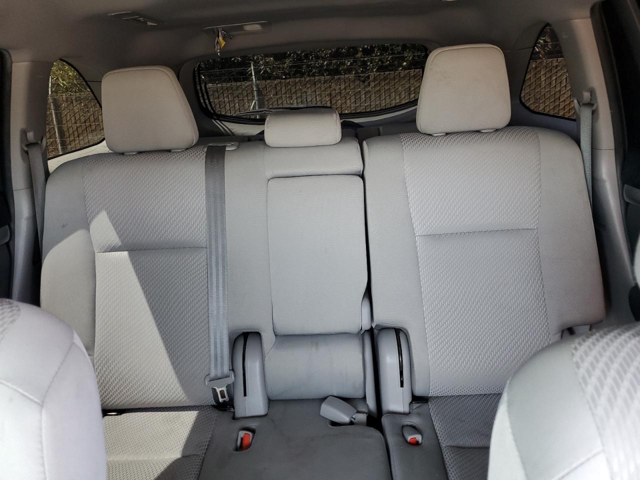 5TDZZRFH5KS309543 2019 Toyota Highlander Le