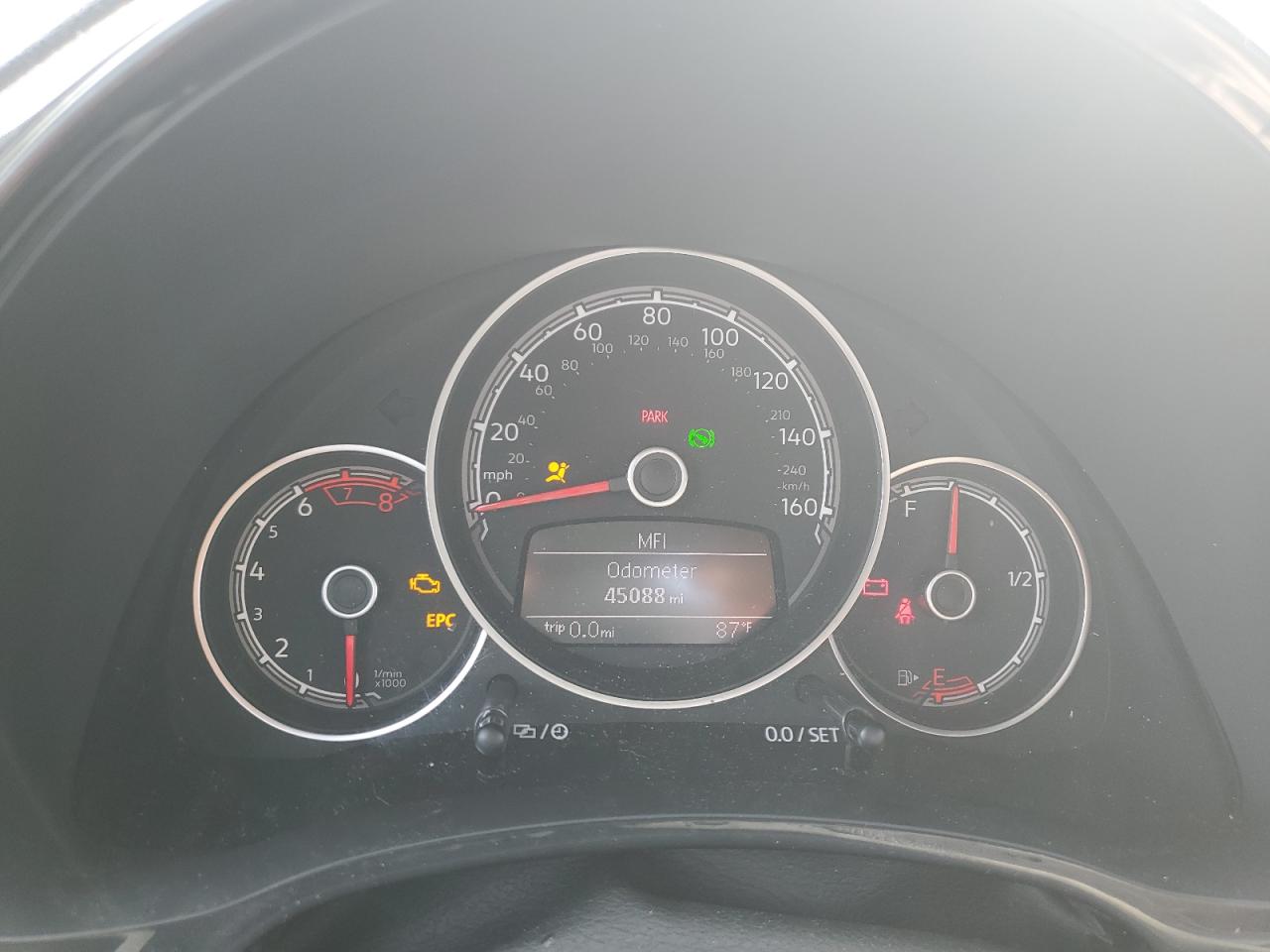 3VWFD7AT2KM714984 2019 Volkswagen Beetle S