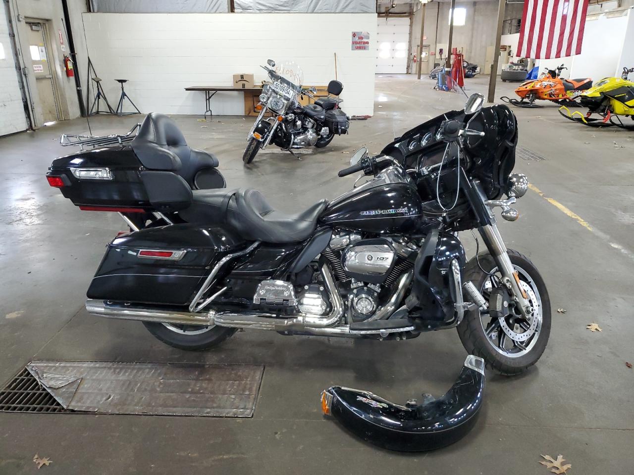 1HD1KED17HB660923 HARLEY-DAVIDSON FLHTK ULTR 2017