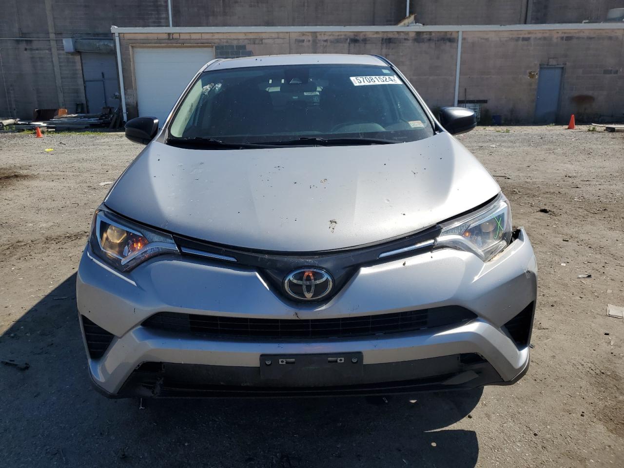 2T3BFREV7JW852505 2018 Toyota Rav4 Le