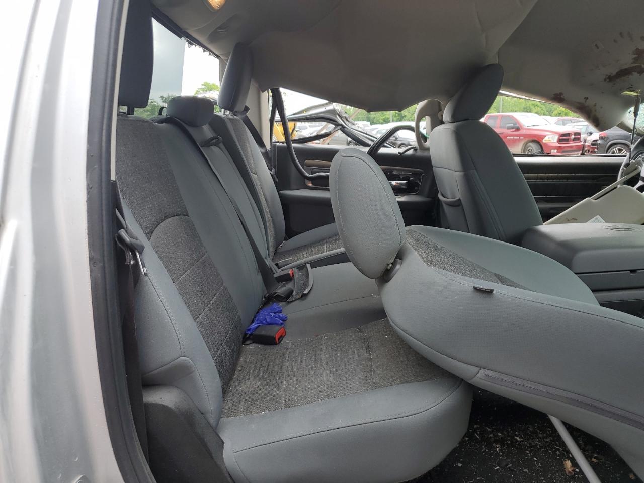 1C6RR7LG1HS575262 2017 Ram 1500 Slt