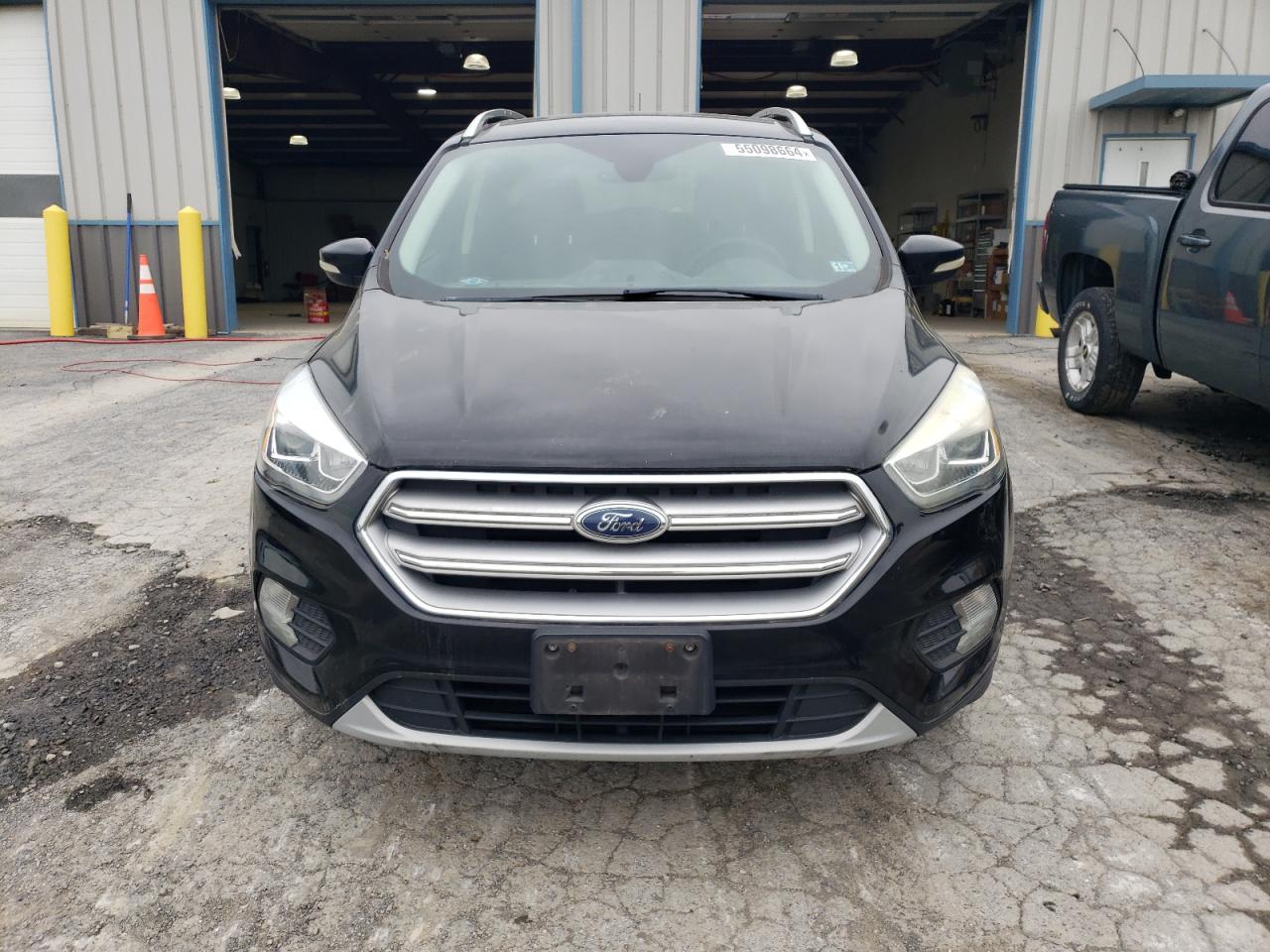 1FMCU0J98HUC84850 2017 Ford Escape Titanium