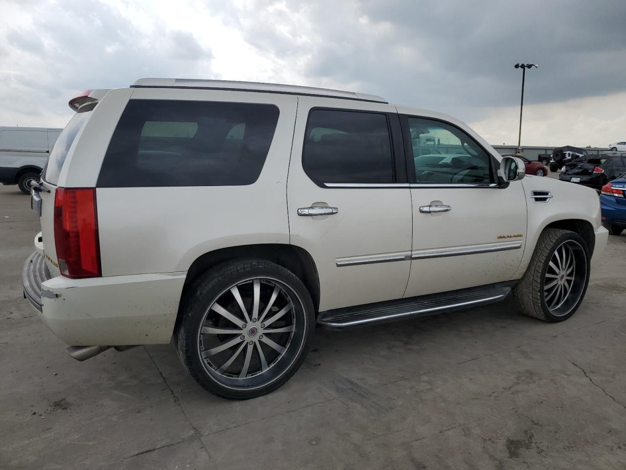 1GYUCAEF8AR286764 2010 Cadillac Escalade