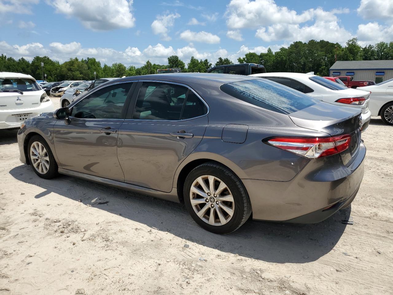 2018 Toyota Camry L vin: 4T1B11HK8JU546164