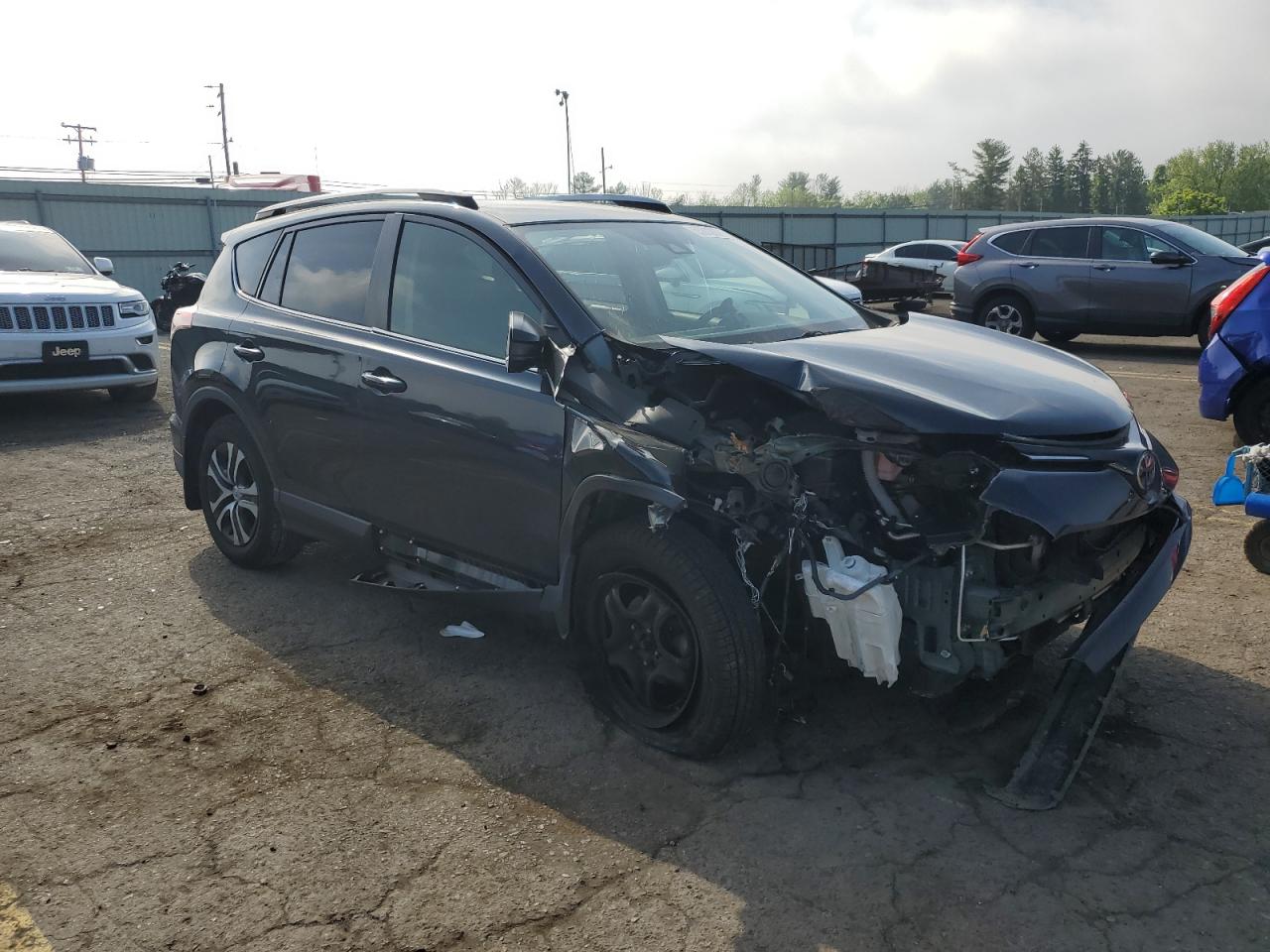 JTMBFREV1HJ143612 2017 Toyota Rav4 Le