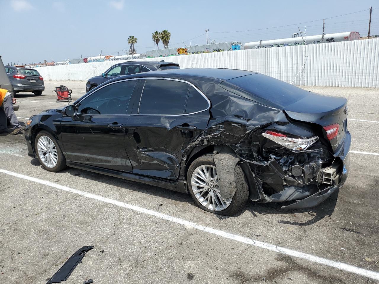 2018 Toyota Camry L vin: 4T1B11HKXJU511738