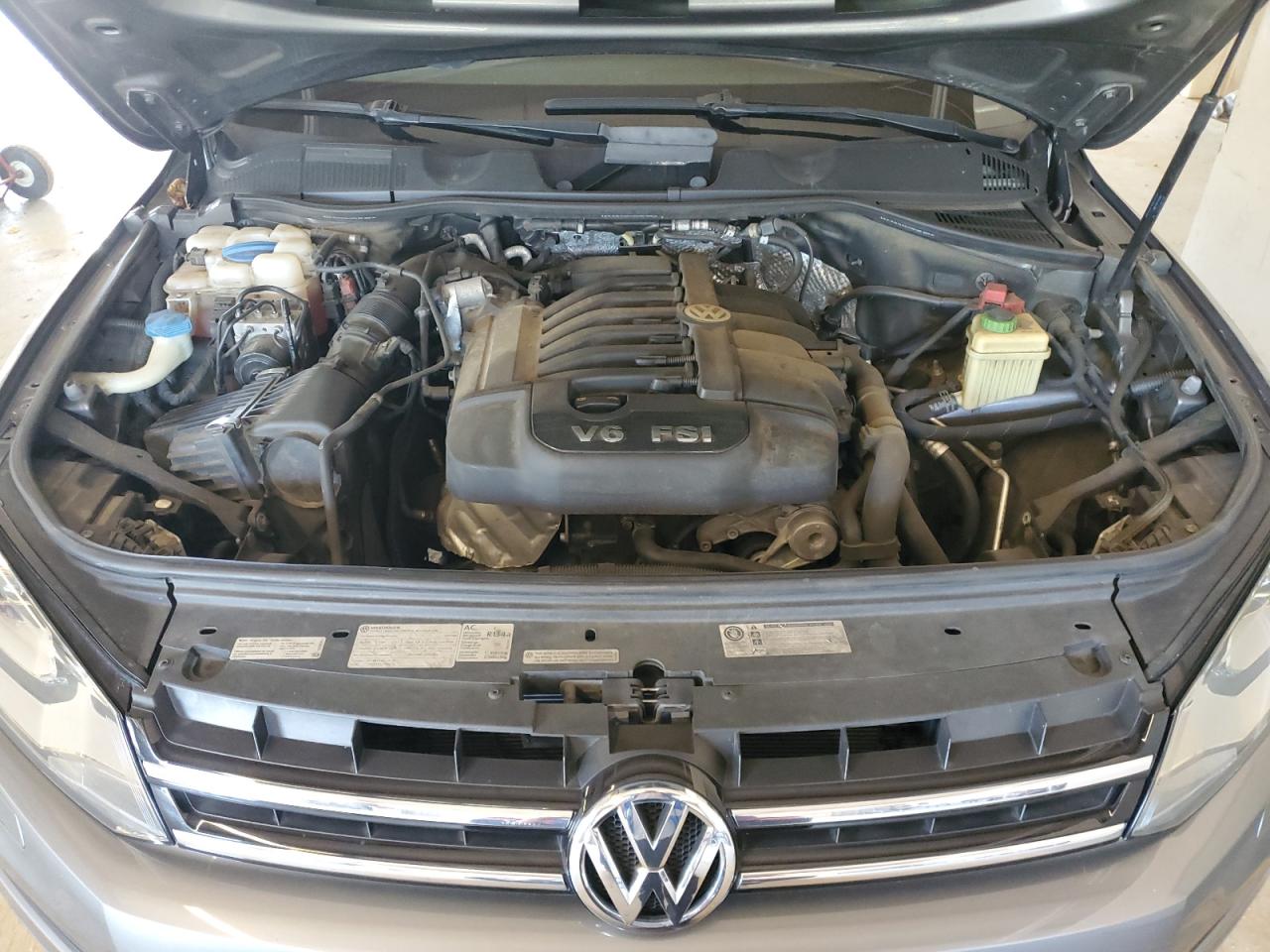 WVGEF9BPXDD001198 2013 Volkswagen Touareg V6
