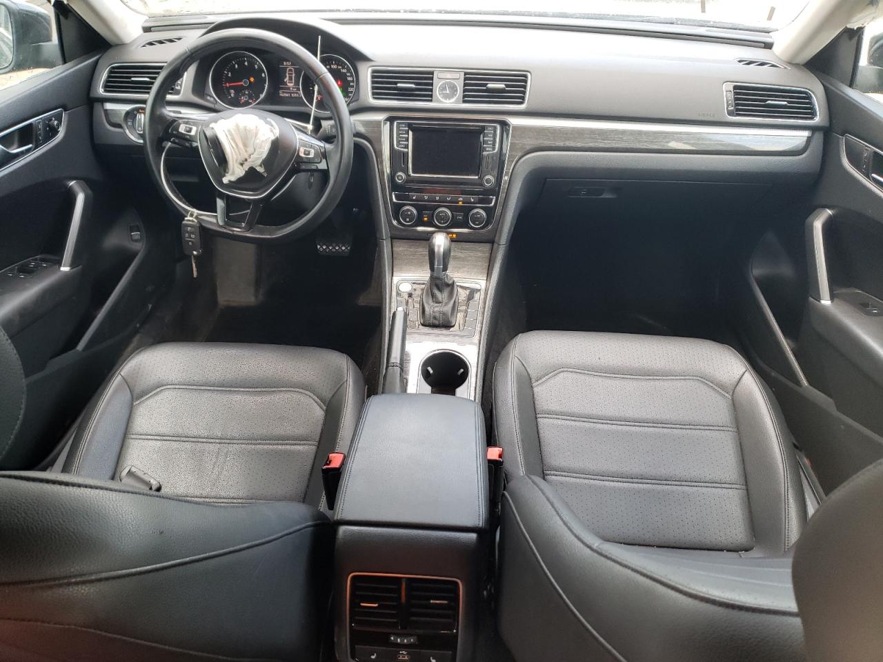 1VWBT7A34HC018316 2017 Volkswagen Passat Se