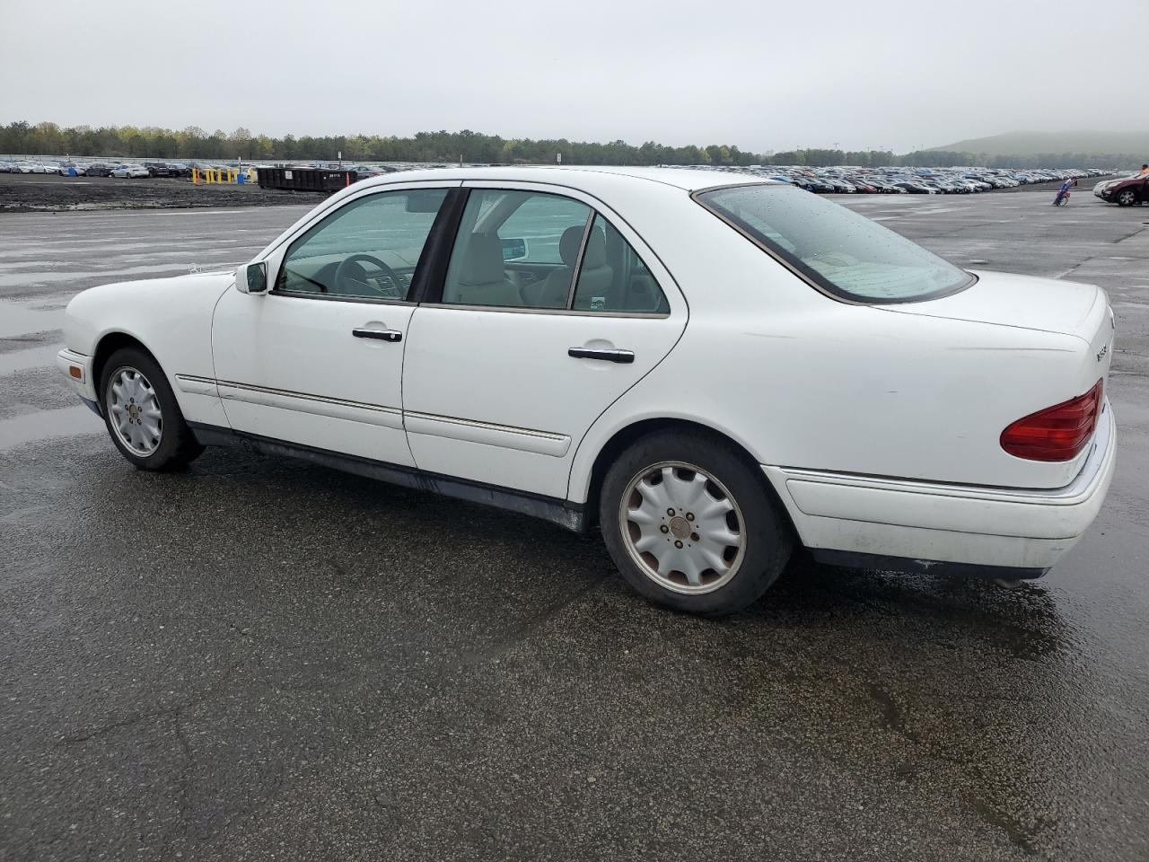 WDBJF82H8XX021165 1999 Mercedes-Benz E 320 4Matic