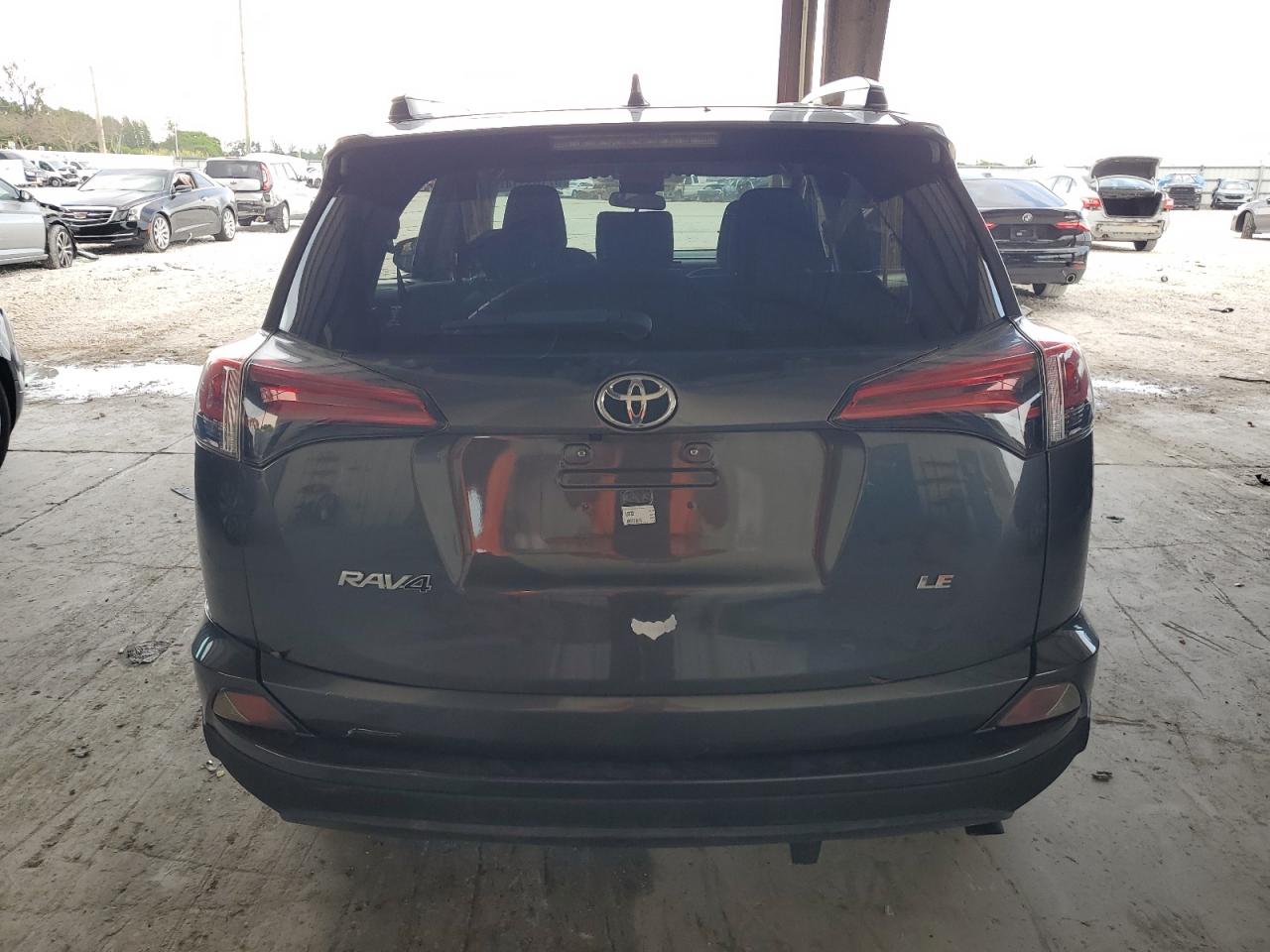 JTMZFREV1HJ710934 2017 Toyota Rav4 Le