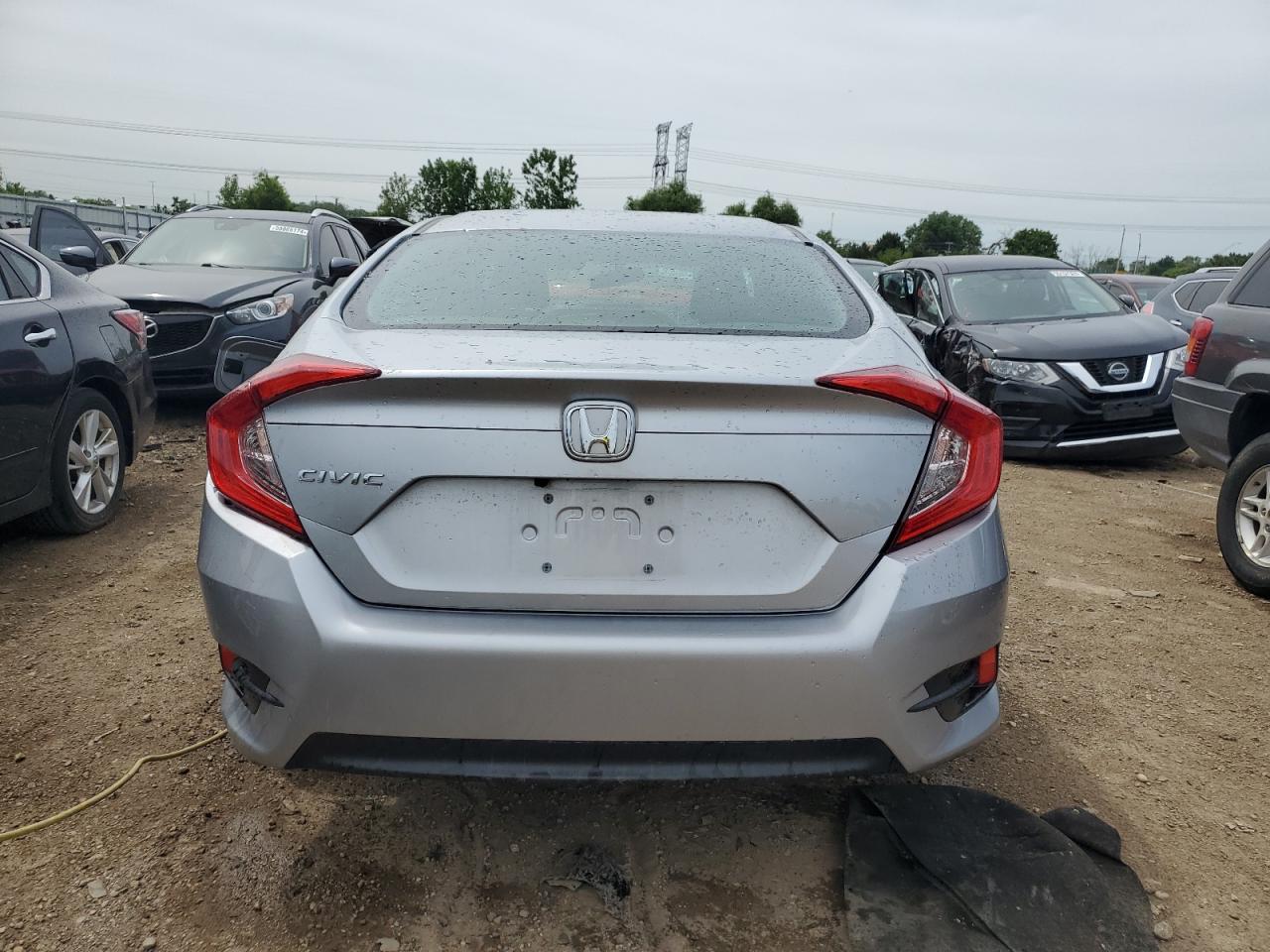19XFC2F50JE028521 2018 Honda Civic Lx