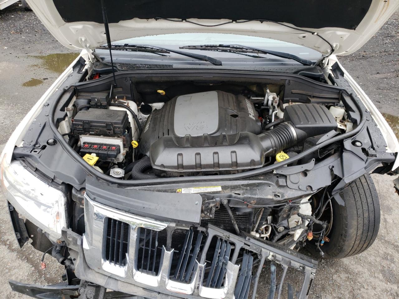 1J4RR4GT0BC527438 2011 Jeep Grand Cherokee Laredo