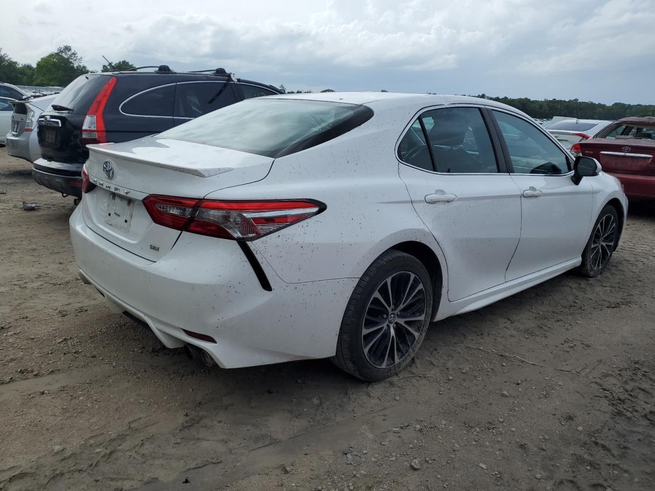 4T1B11HK6JU121462 2018 Toyota Camry L