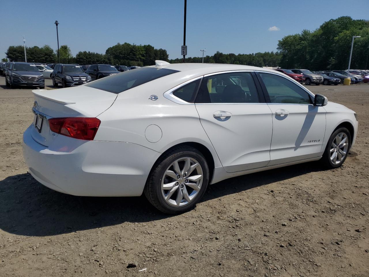 2G1105S32J9106457 2018 Chevrolet Impala Lt