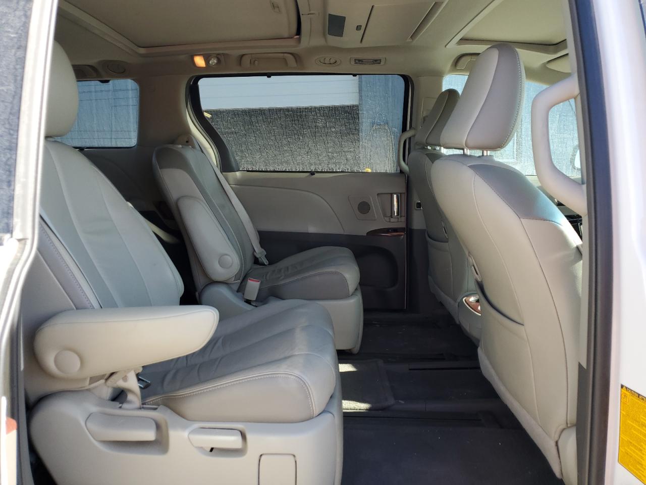 5TDYK3DC4ES421694 2014 Toyota Sienna Xle