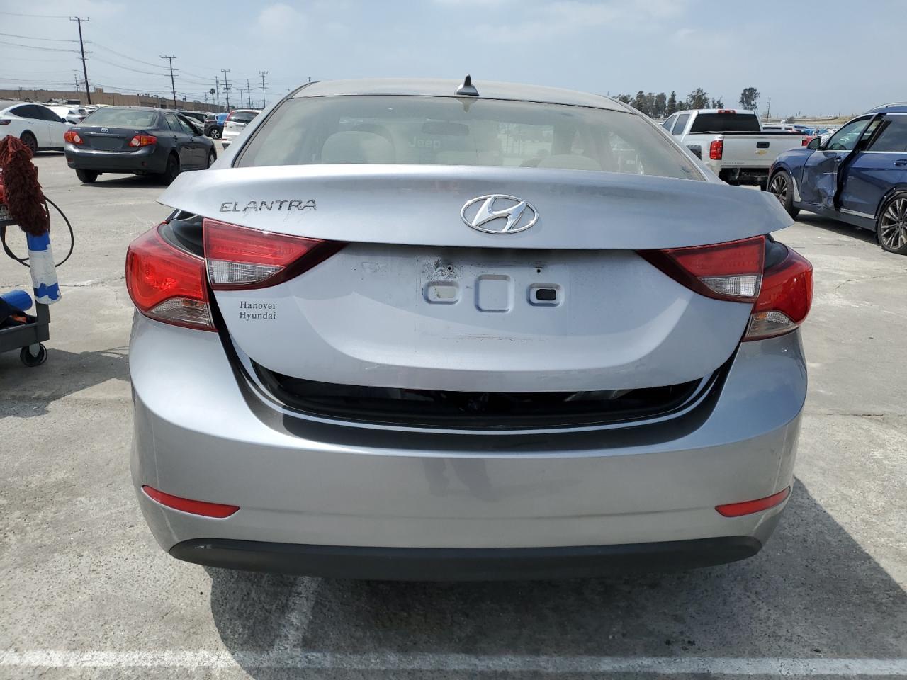 5NPDH4AE8GH720218 2016 Hyundai Elantra Se