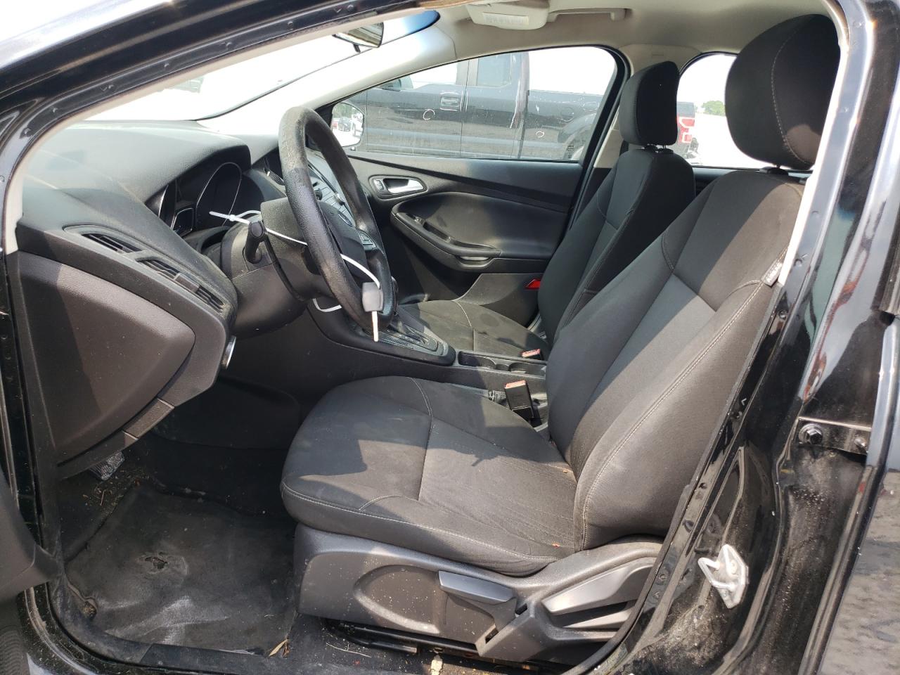 1FADP3F24FL303688 2015 Ford Focus Se