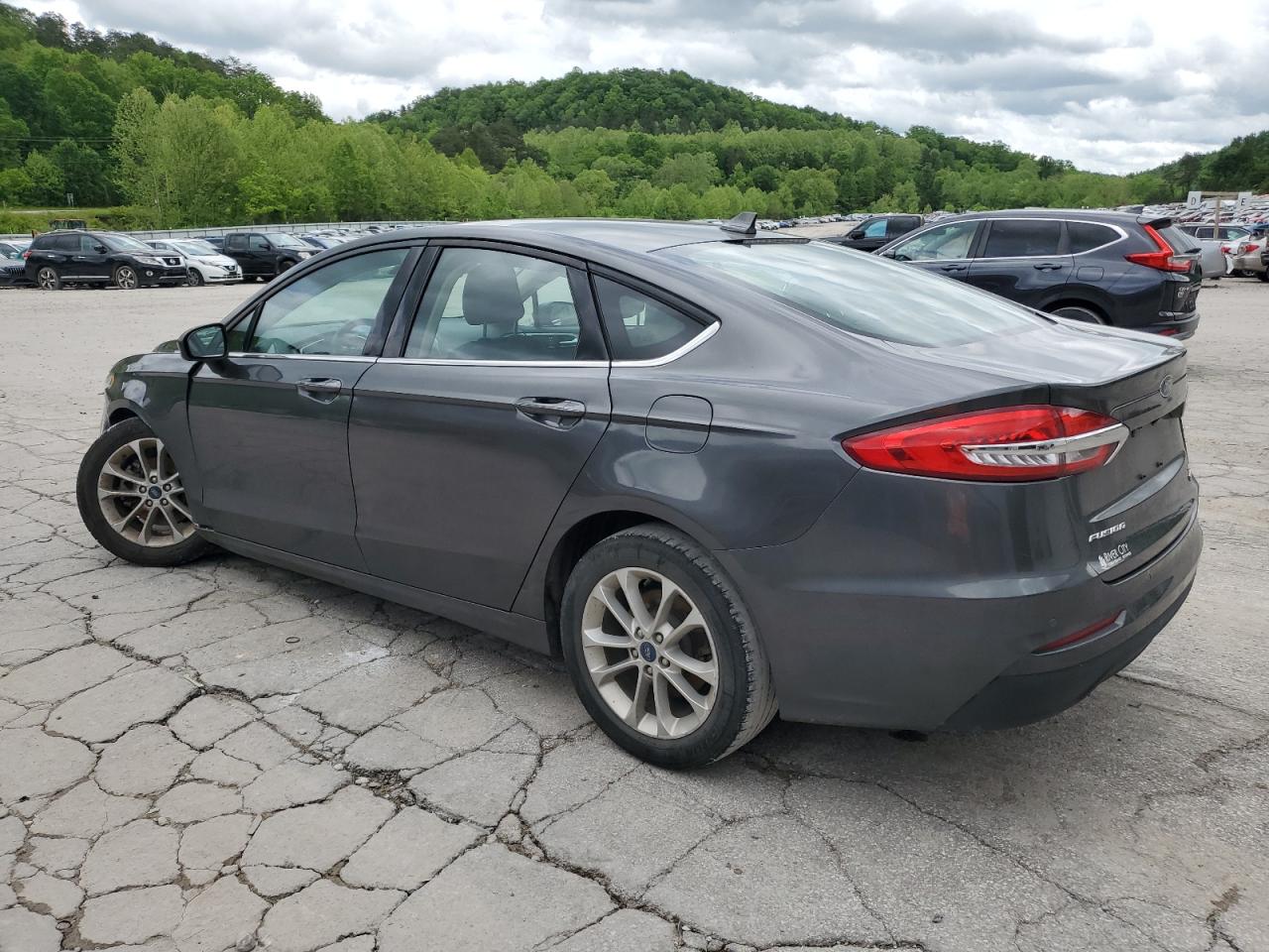 3FA6P0HD2LR107686 2020 Ford Fusion Se