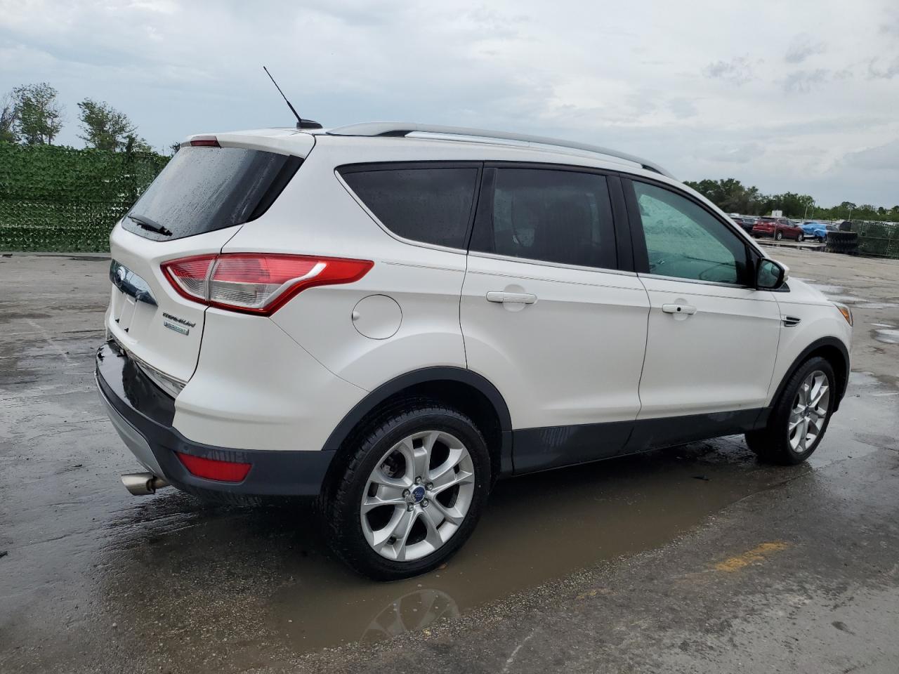 1FMCU0J90GUB04114 2016 Ford Escape Titanium