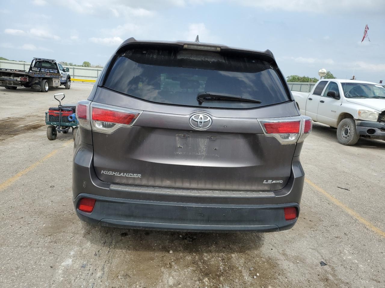 5TDBKRFH2ES045272 2014 Toyota Highlander Le