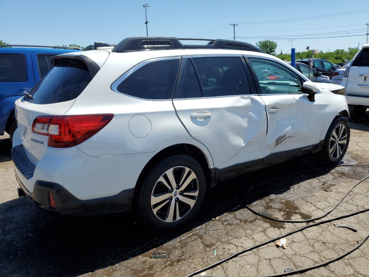 2018 Subaru Outback 2.5I Limited vin: 4S4BSAKC1J3287909