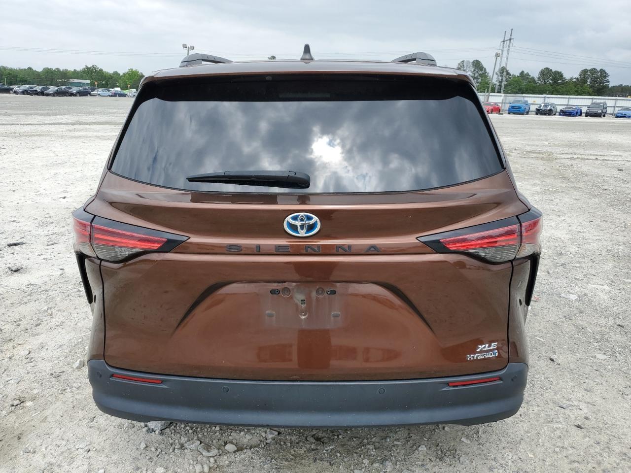 5TDJRKEC1MS068125 2021 Toyota Sienna Xle