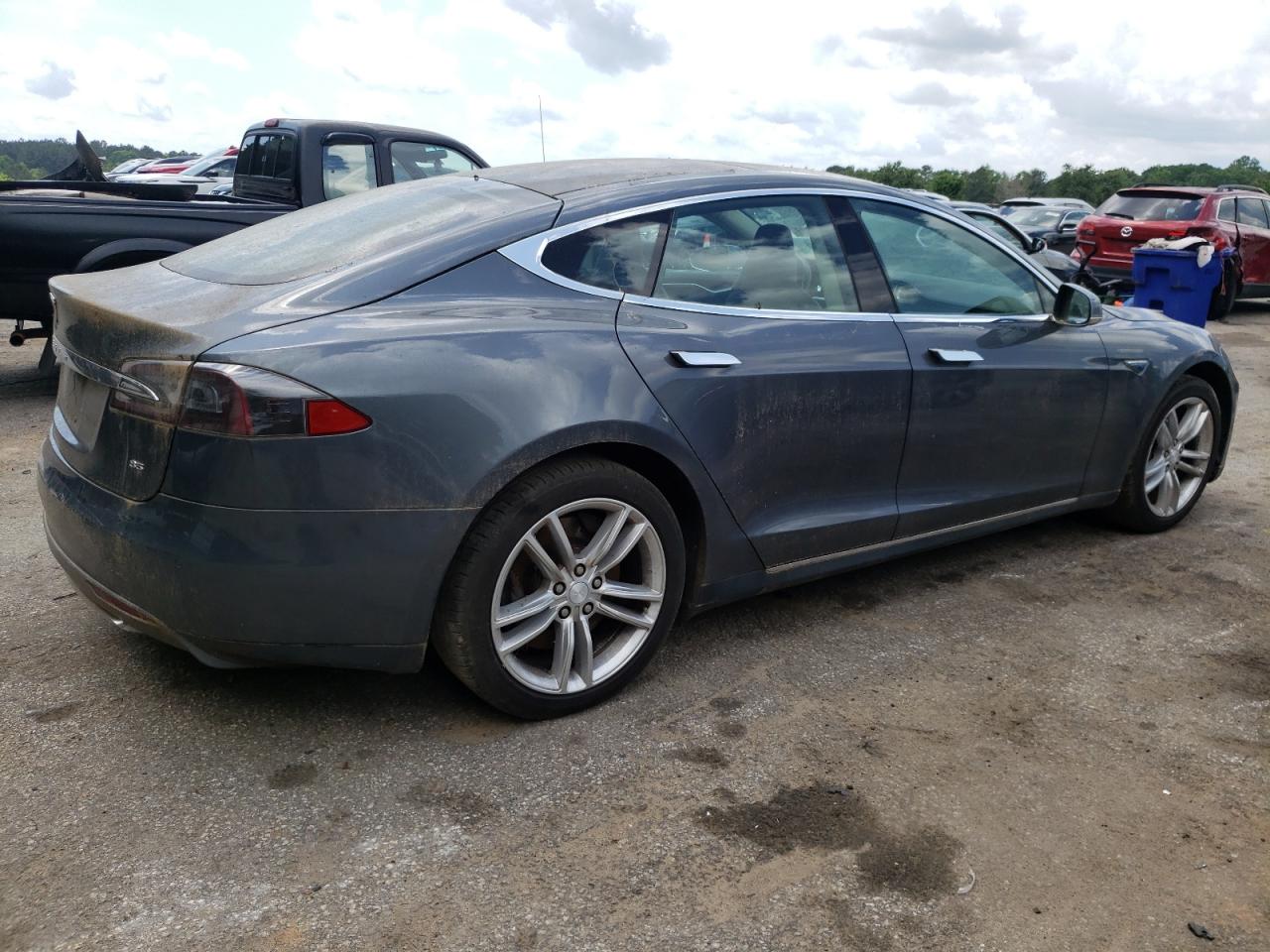 2013 Tesla Model S vin: 5YJSA1DN0DFP18897