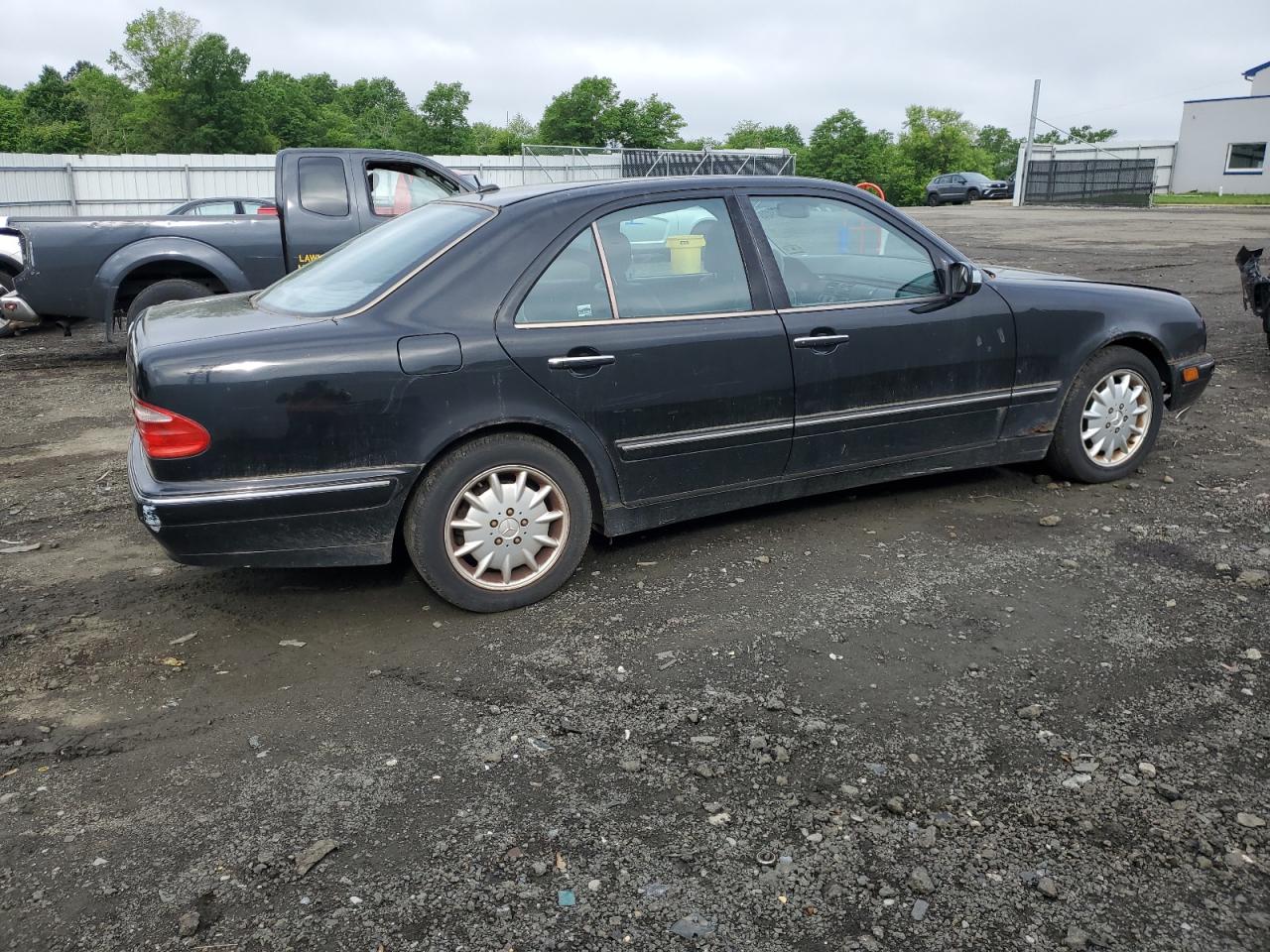 WDBJF65J8YB121283 2000 Mercedes-Benz E 320