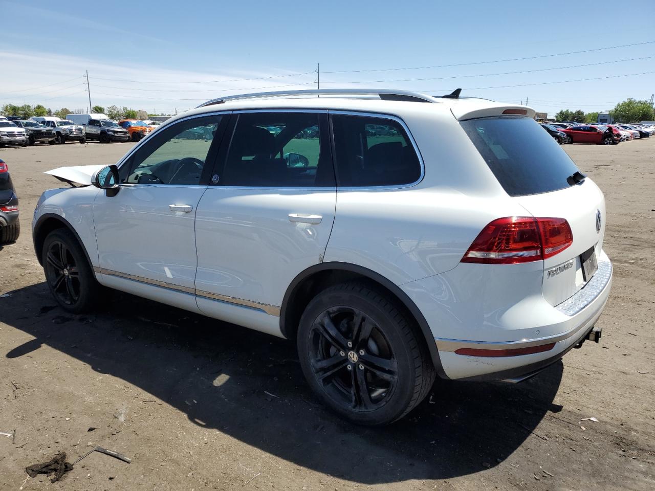 WVGRF7BP4HD000723 2017 Volkswagen Touareg Wolfsburg