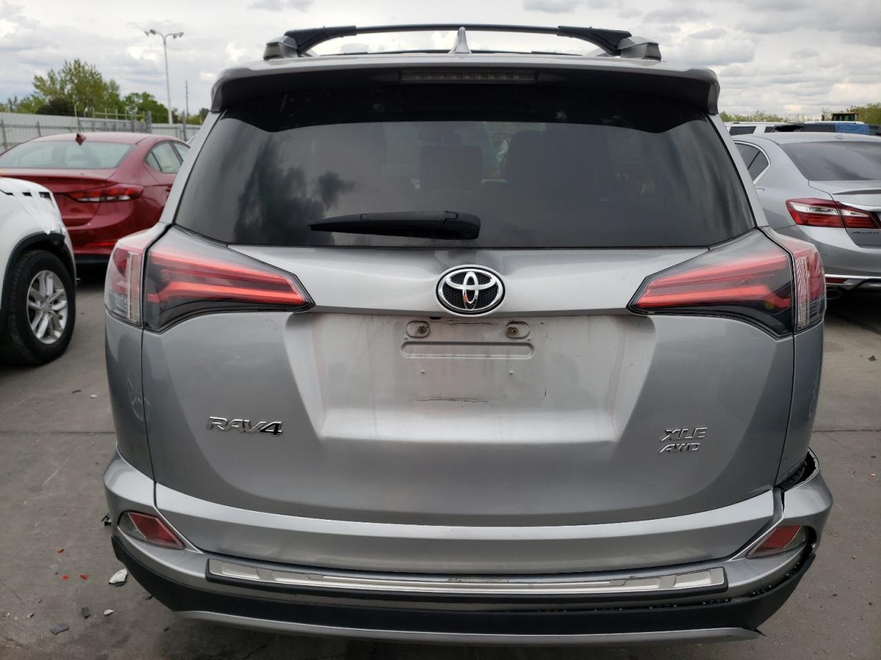 2T3RFREV3HW594346 2017 Toyota Rav4 Xle