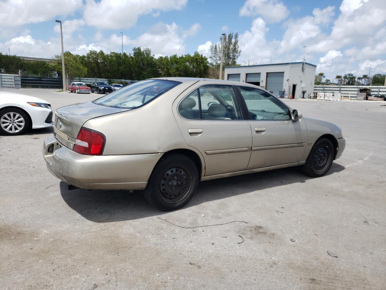 1N4DL01DX1C154022 2001 Nissan Altima Xe