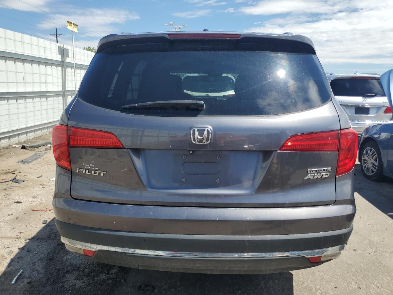 5FNYF6H93HB009988 2017 Honda Pilot Touring