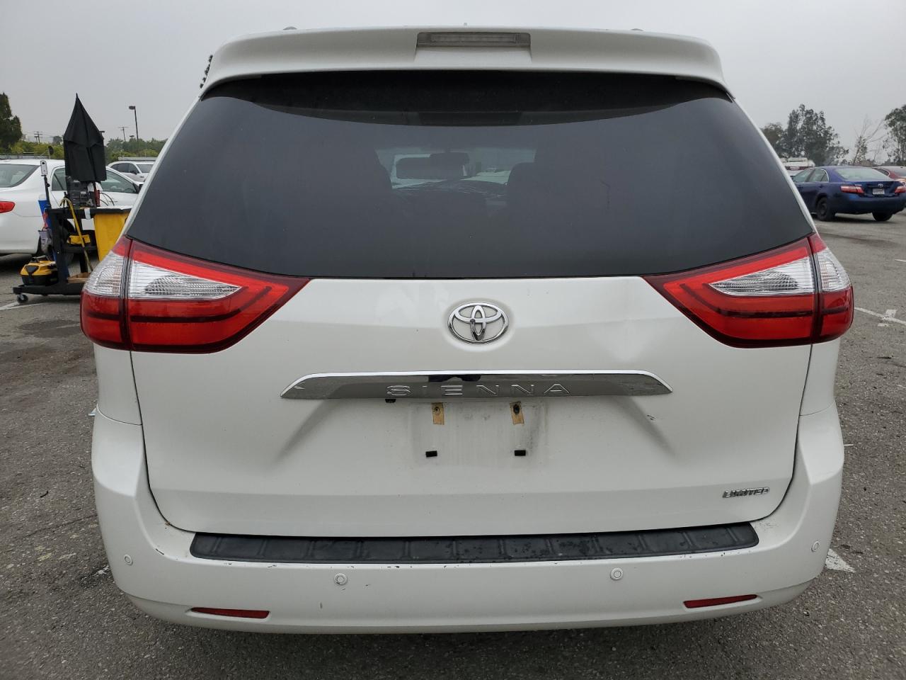 5TDYZ3DC1HS858617 2017 Toyota Sienna Xle